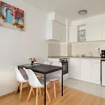 Mono With Free Parking Apartment *