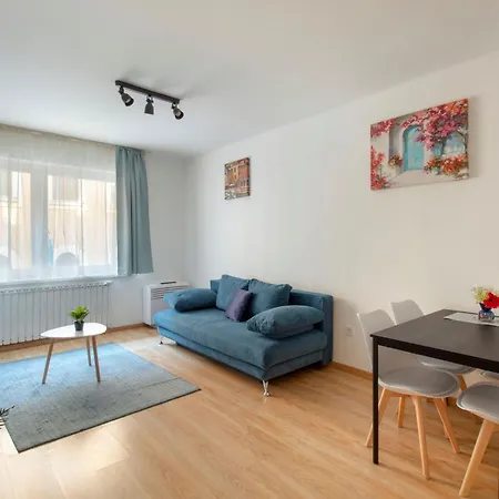 Mono With Free Parking * Budapest